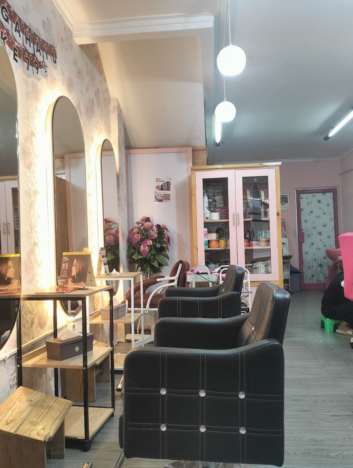 Halona Beauty Bar