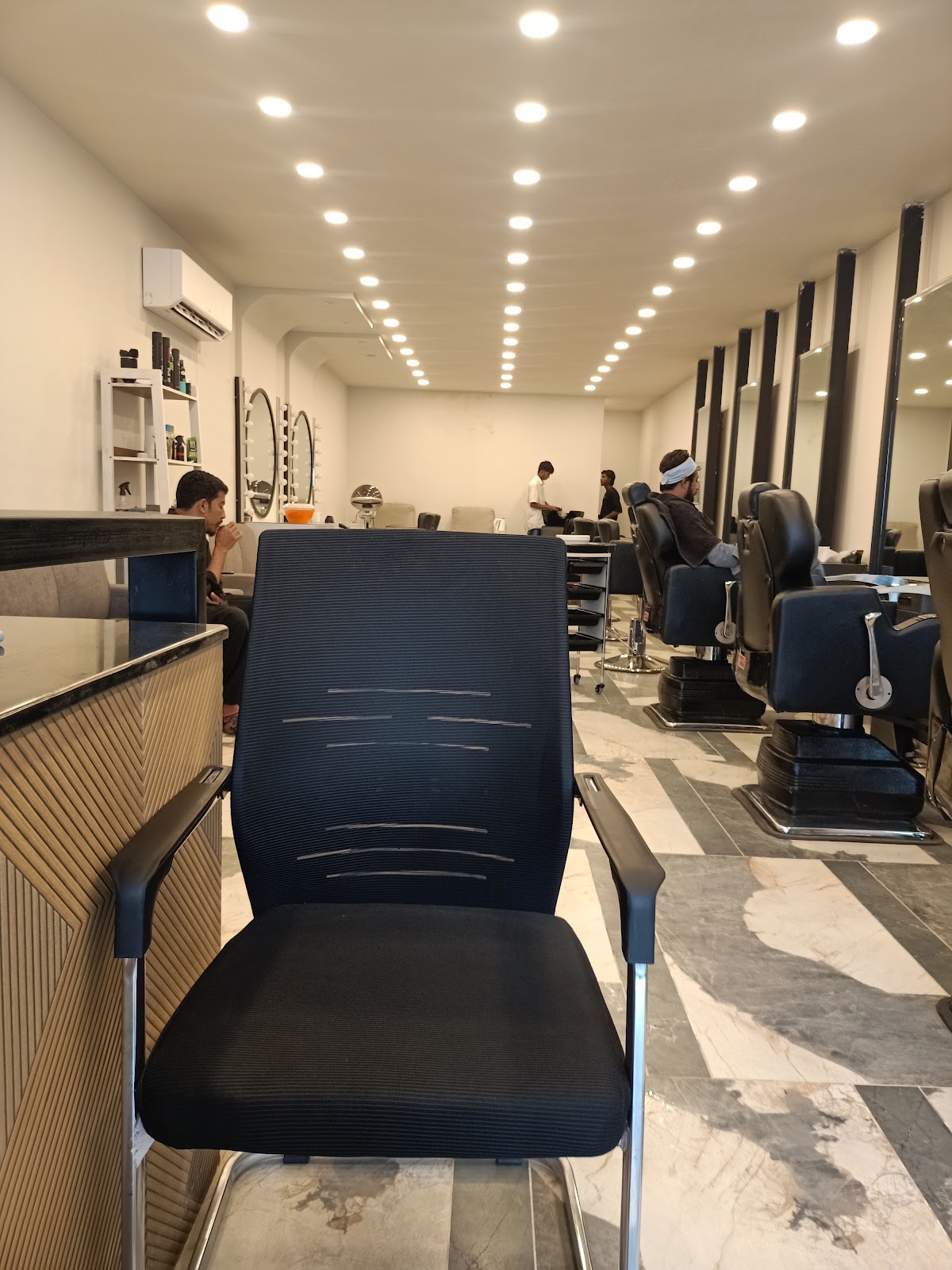 Jugnus Signature Salon Sargodha