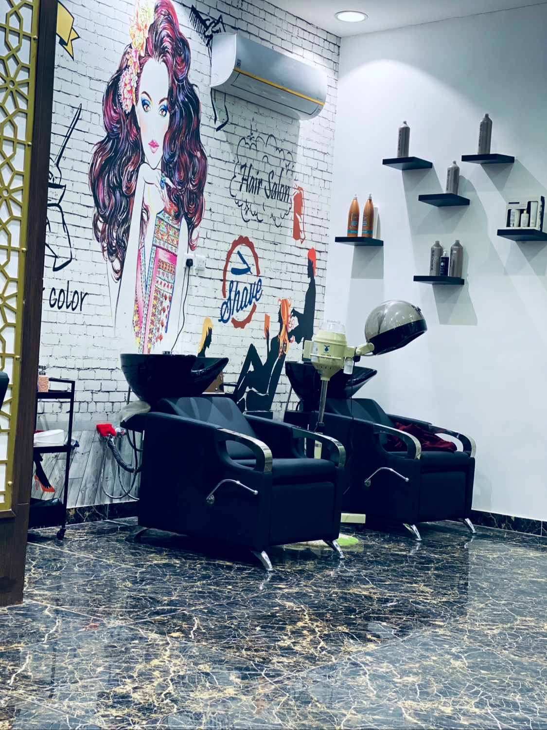 Anti Qamar Salon