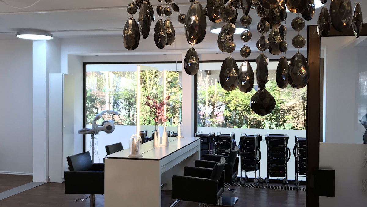 Alessa Hair & Beauty