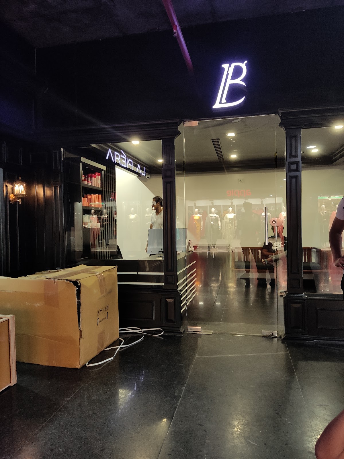 LA PIERA SALON