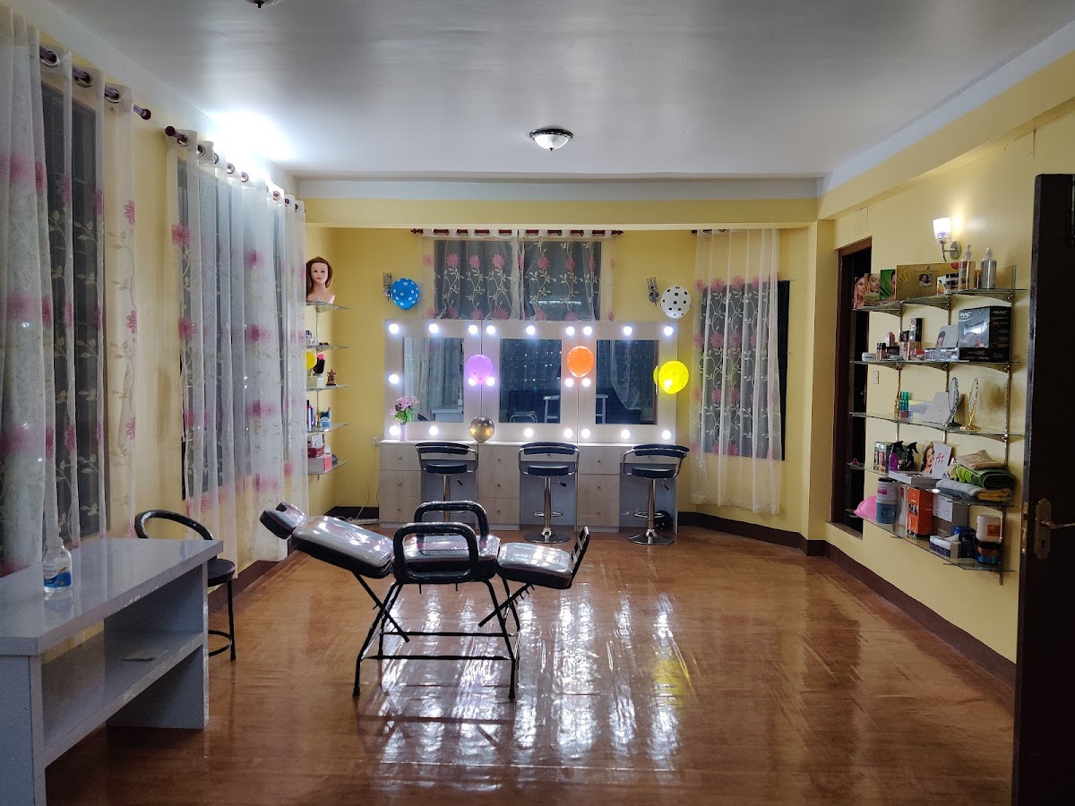 Alphen Beauty And Makeup Lounge