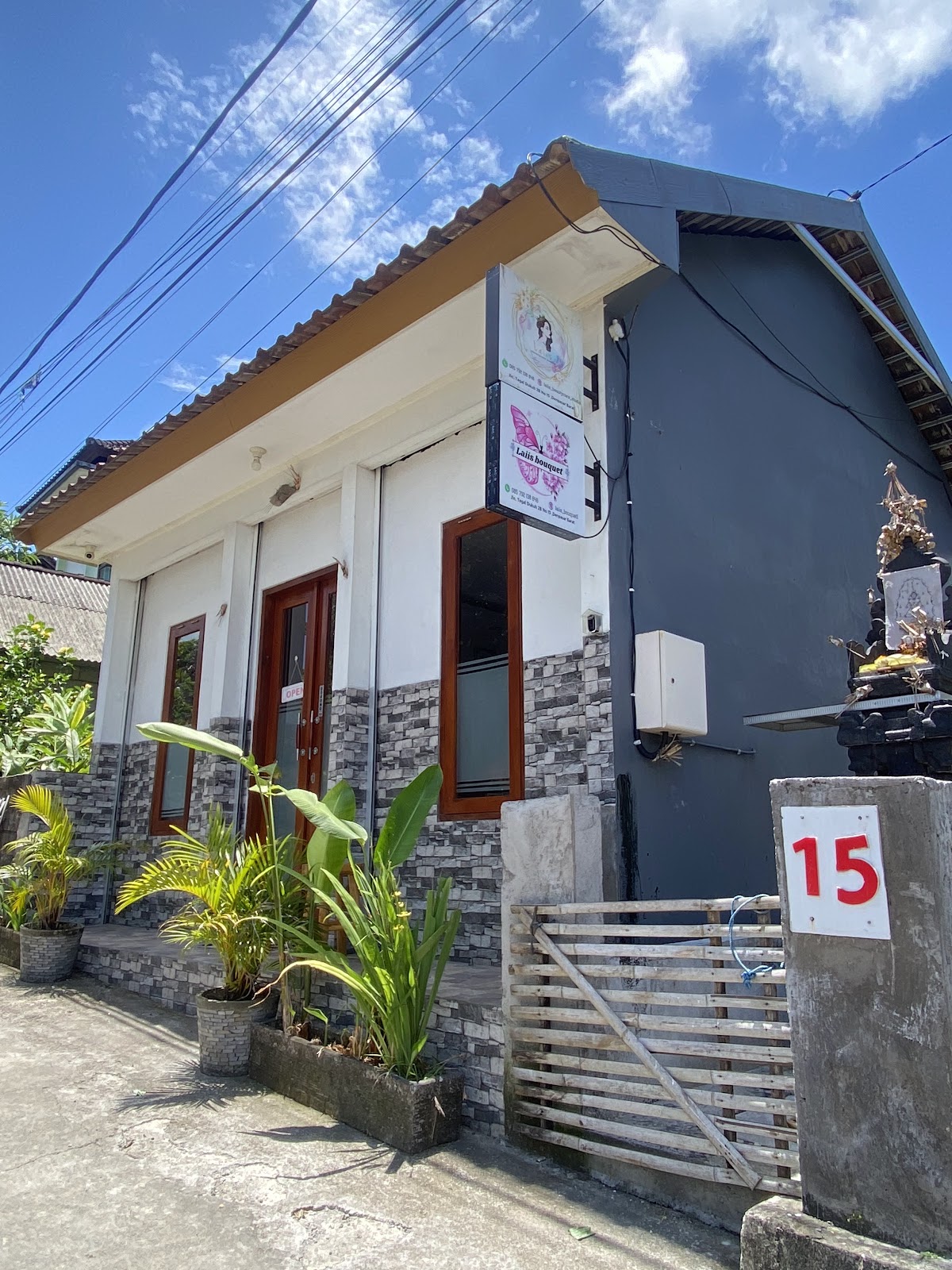 Laiis Beautycare Studio & Artificial Bouquet Flowers Bali