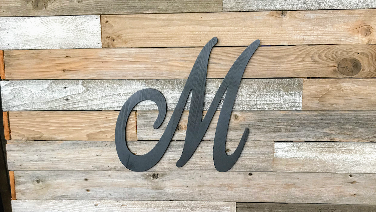 Monelli's Salon