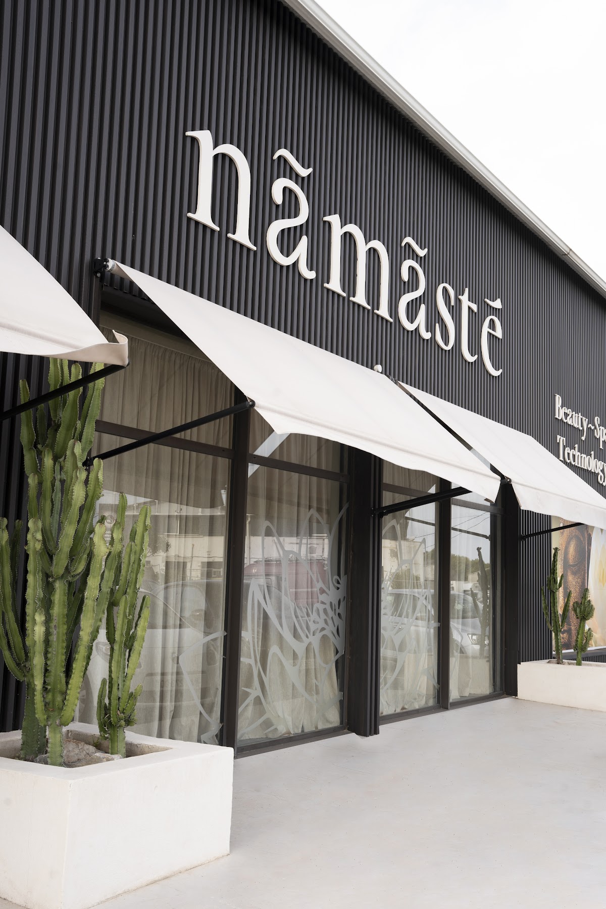 Centre Nãmãsté