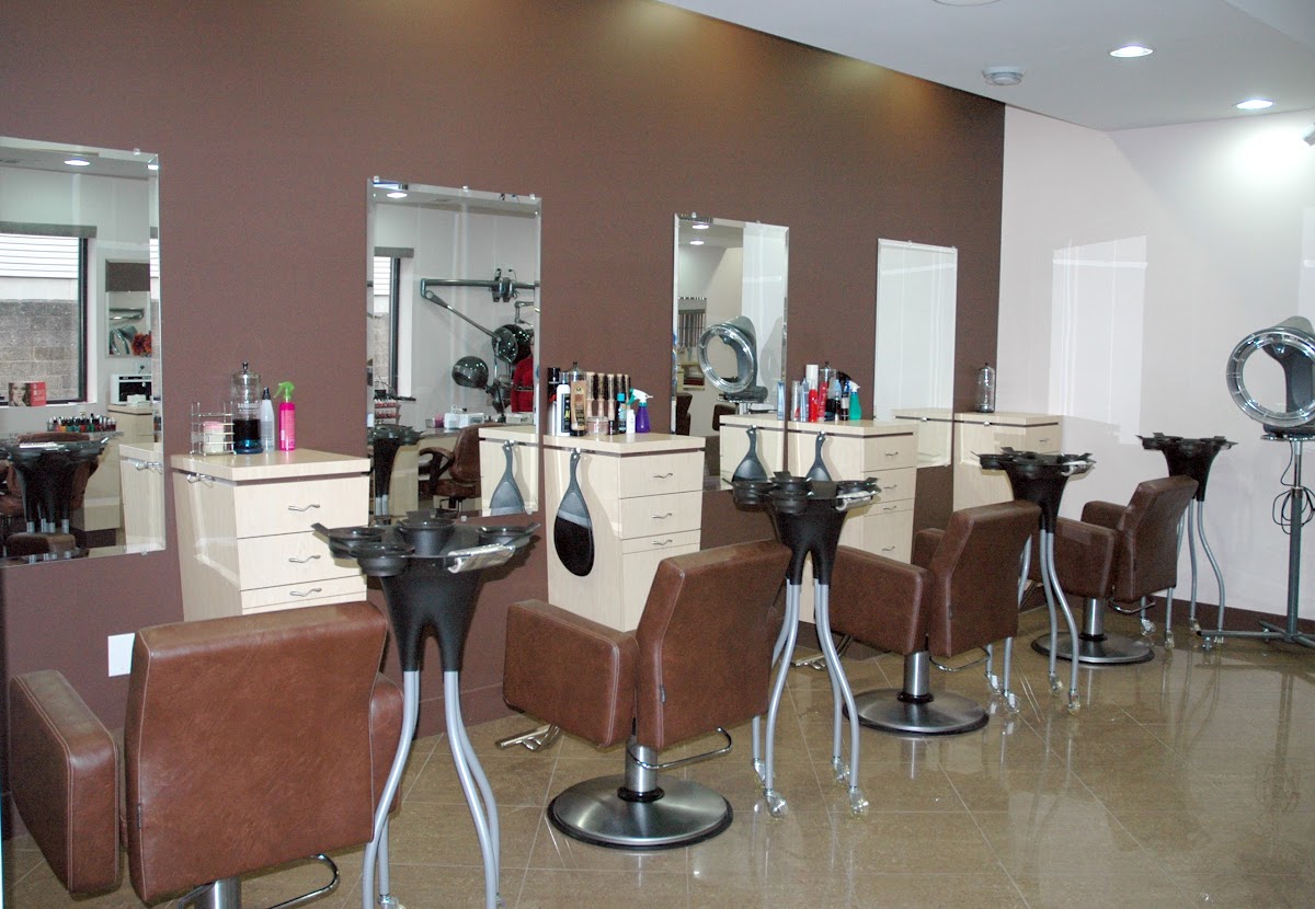 Nadia's Full Service Salon & Spa