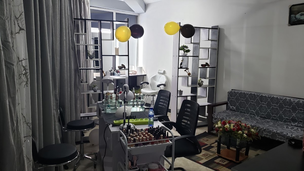 YekonJowochu Make-up and Nail Studio