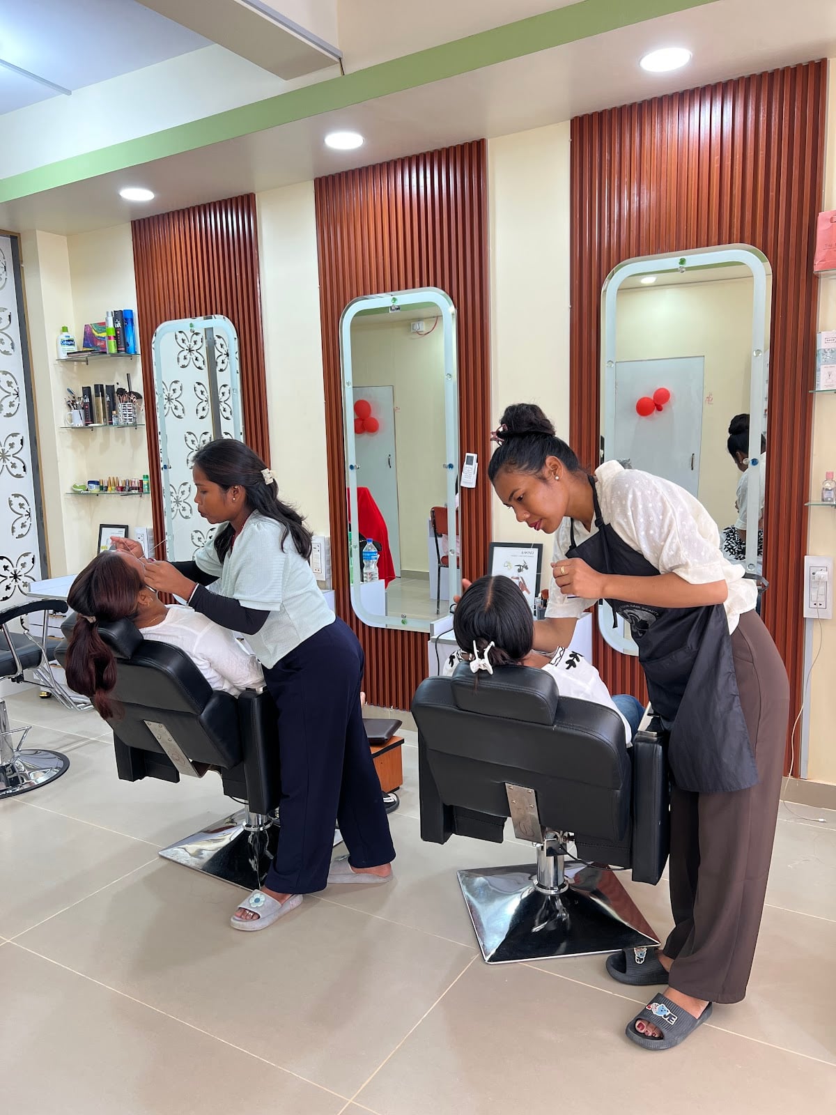 Sanu'z Parlour & Beauty Home