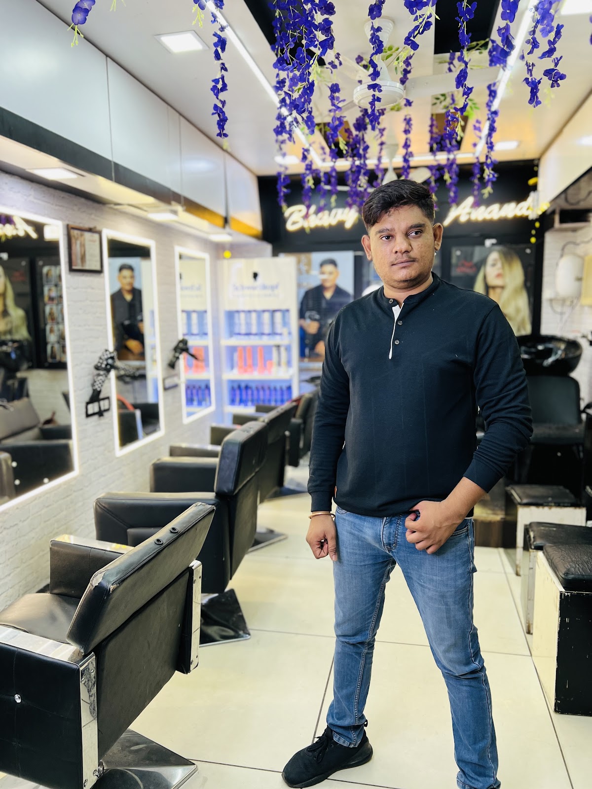 Bhavya Anand Saloon