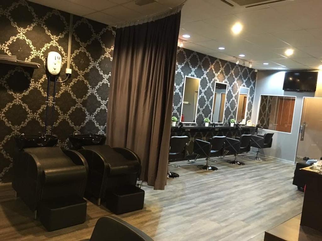Kalvin's Hair and Make Up Studio