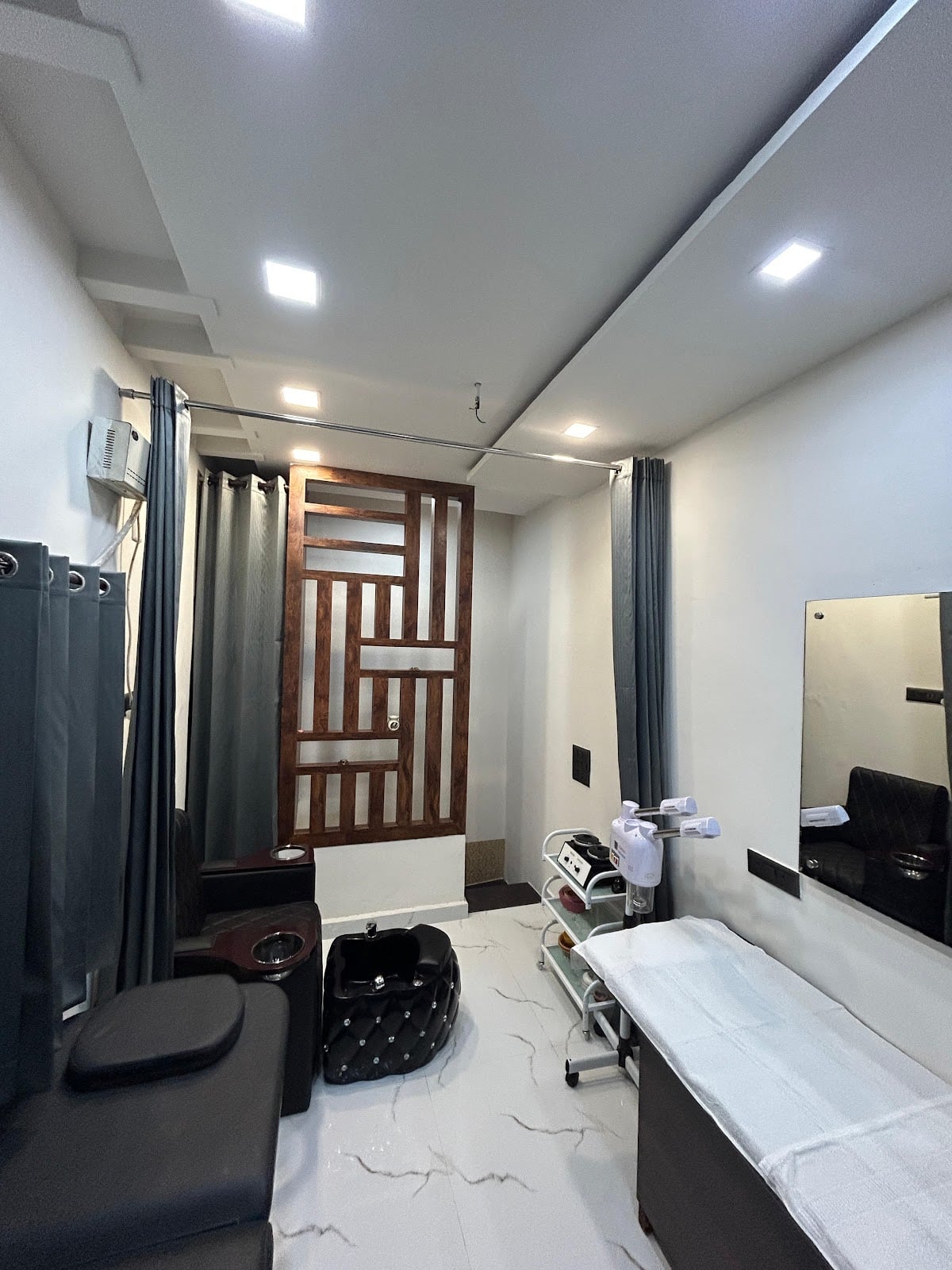 Malhotra Beauty Parlour