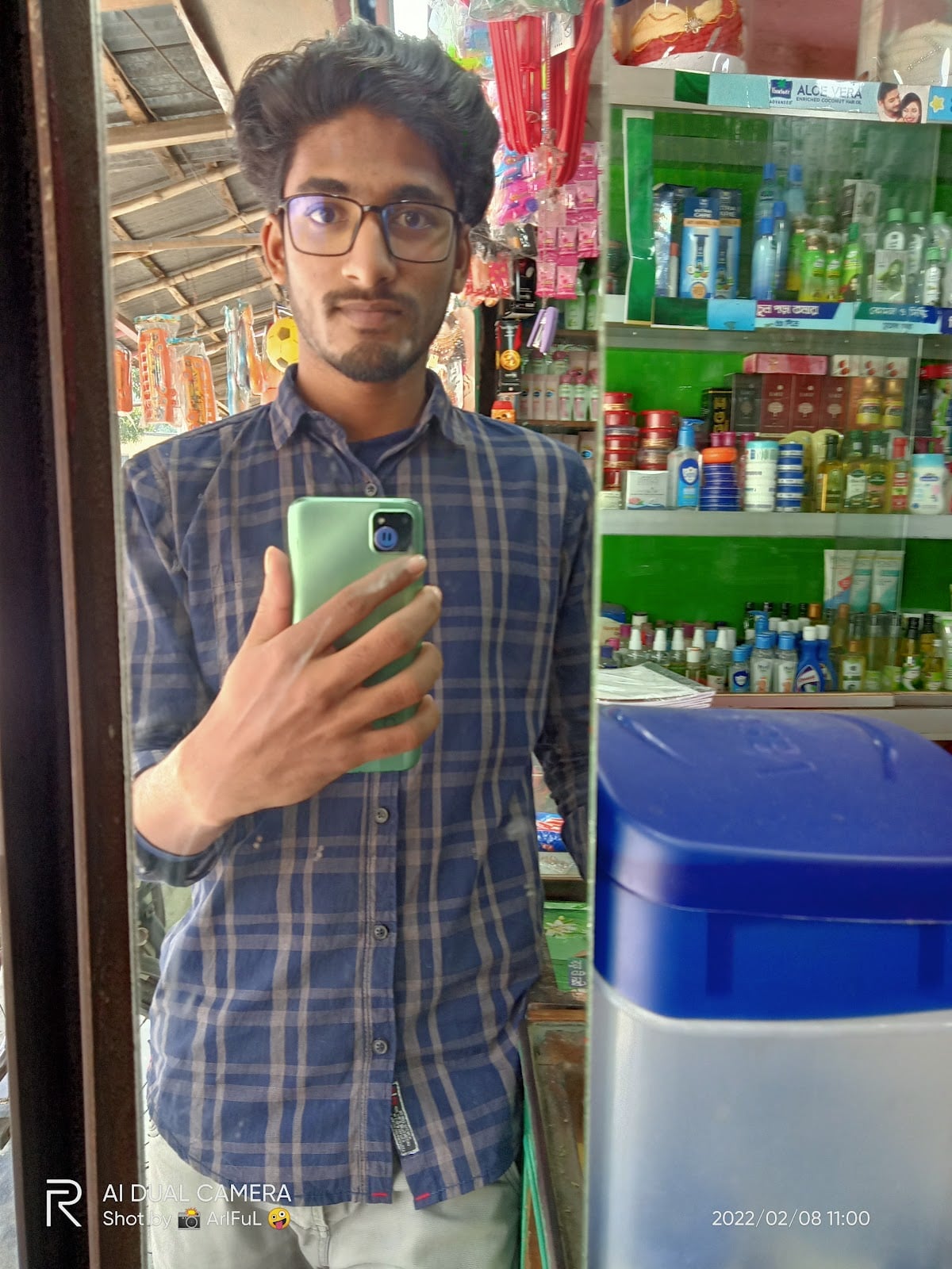 Uzzl cosmetics shop