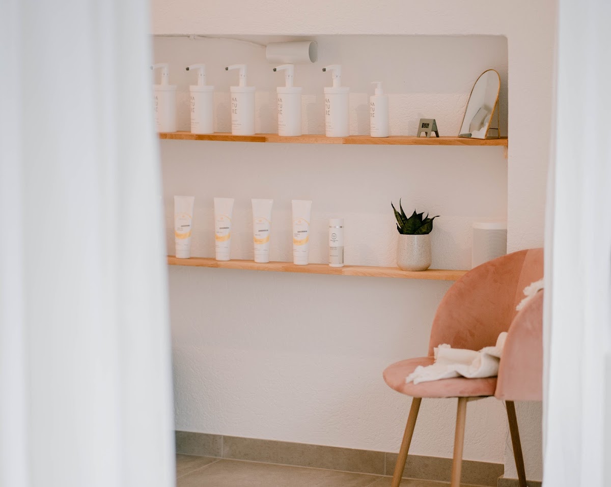 Doro cosmetics and pedicure