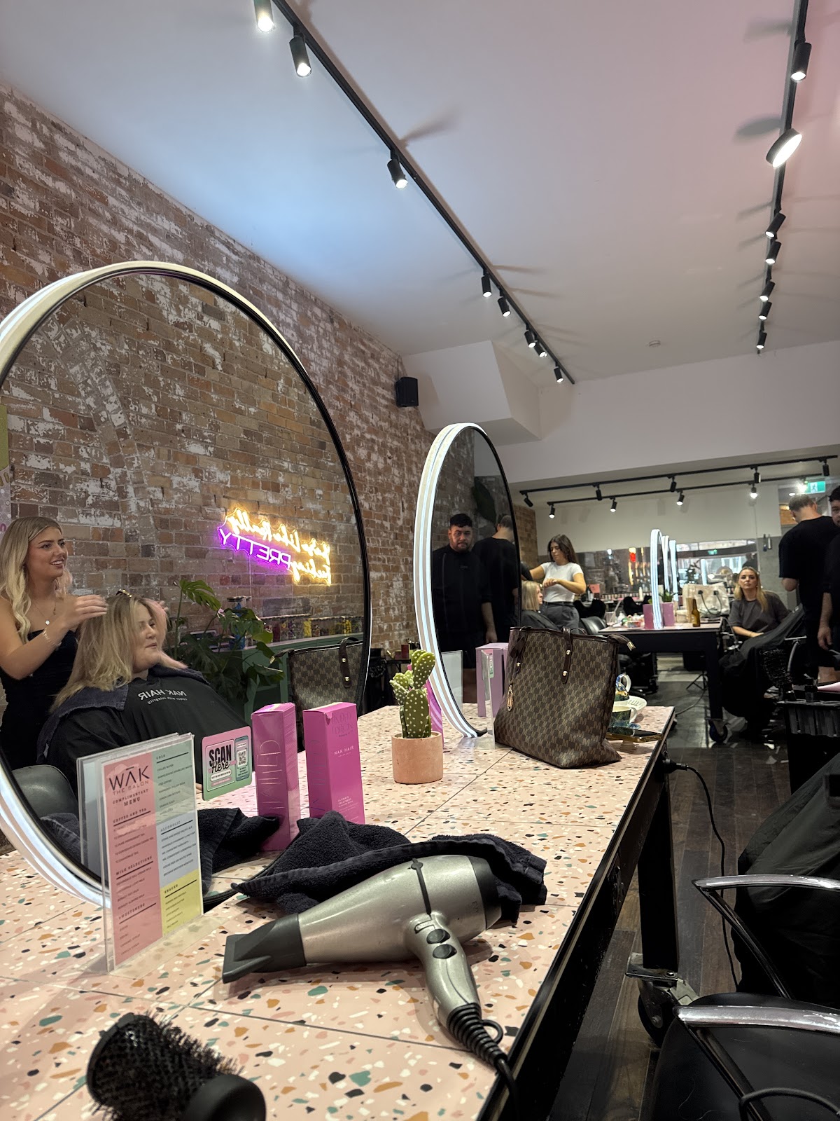 WAK The Salon