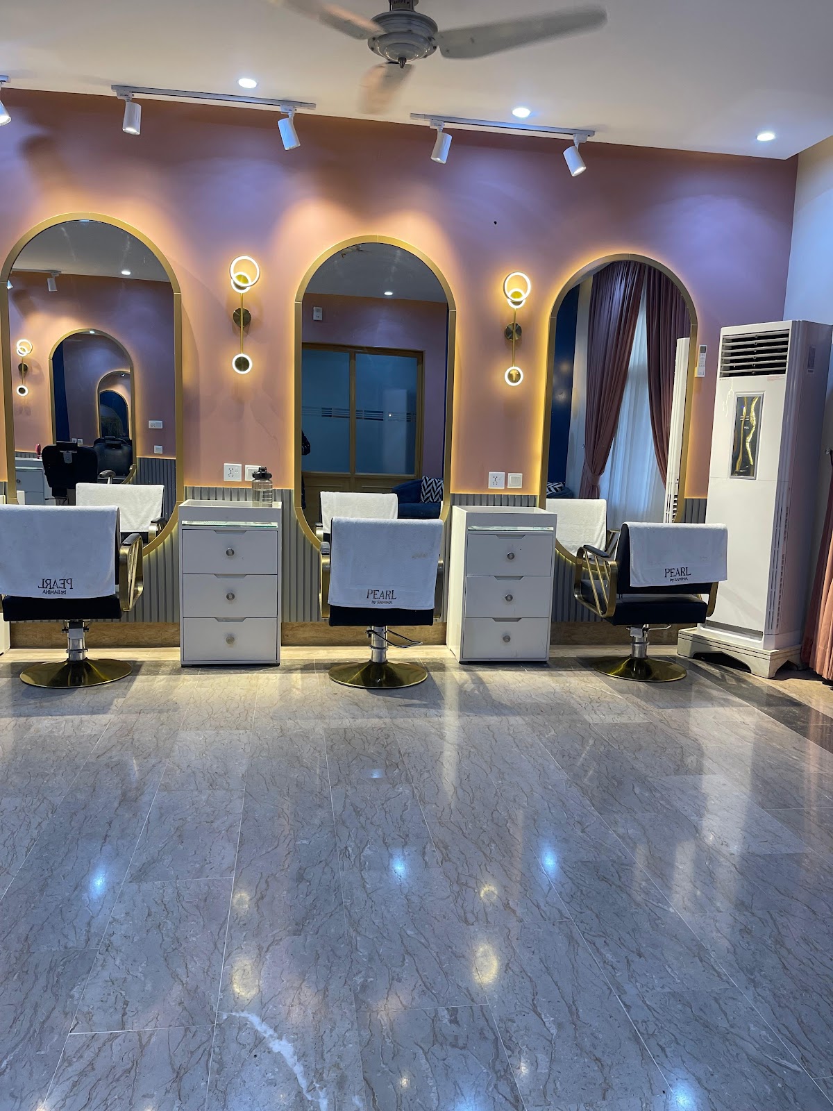 Pearl Lorack Salon by Samina