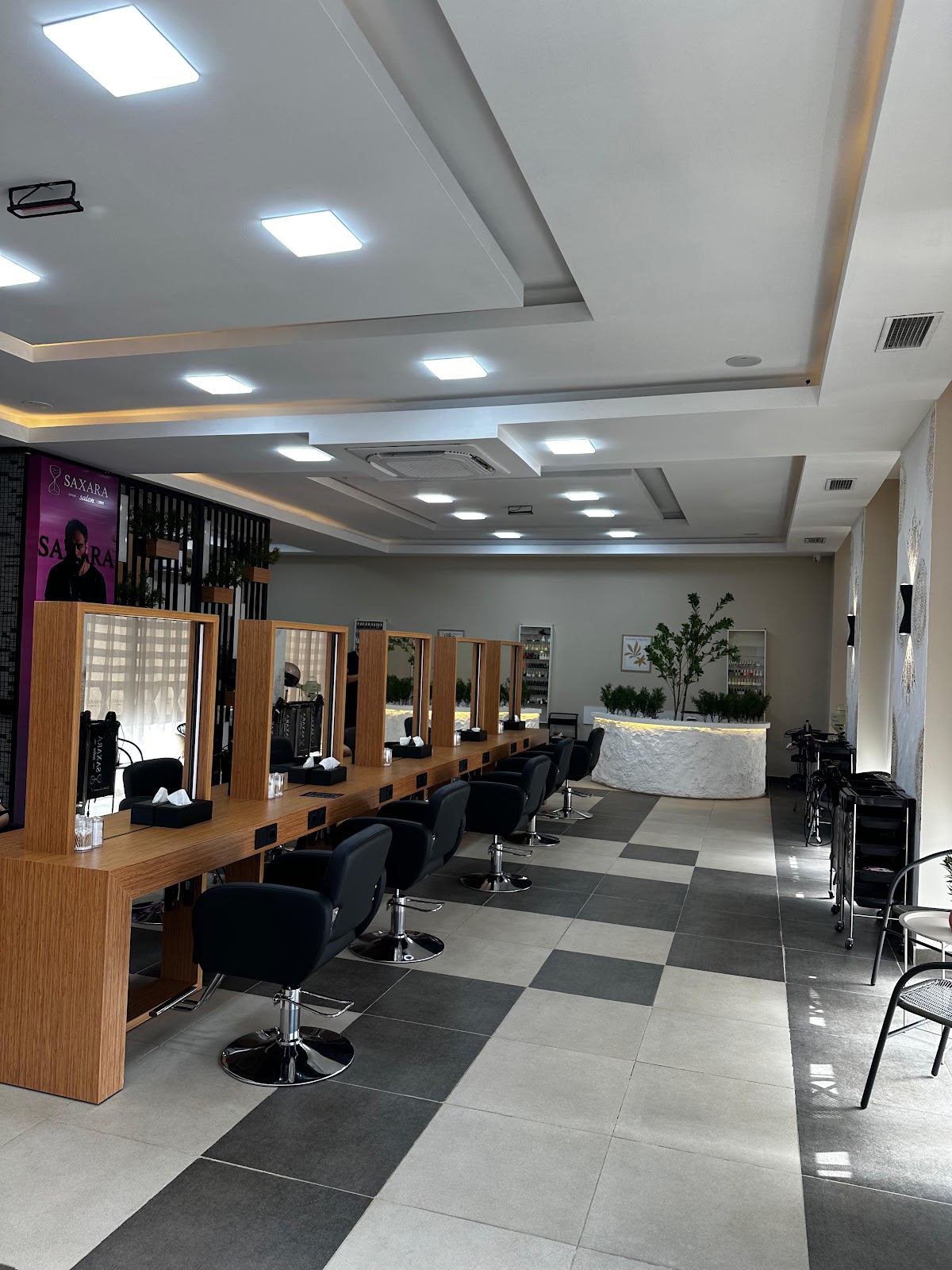 Saxara Salon