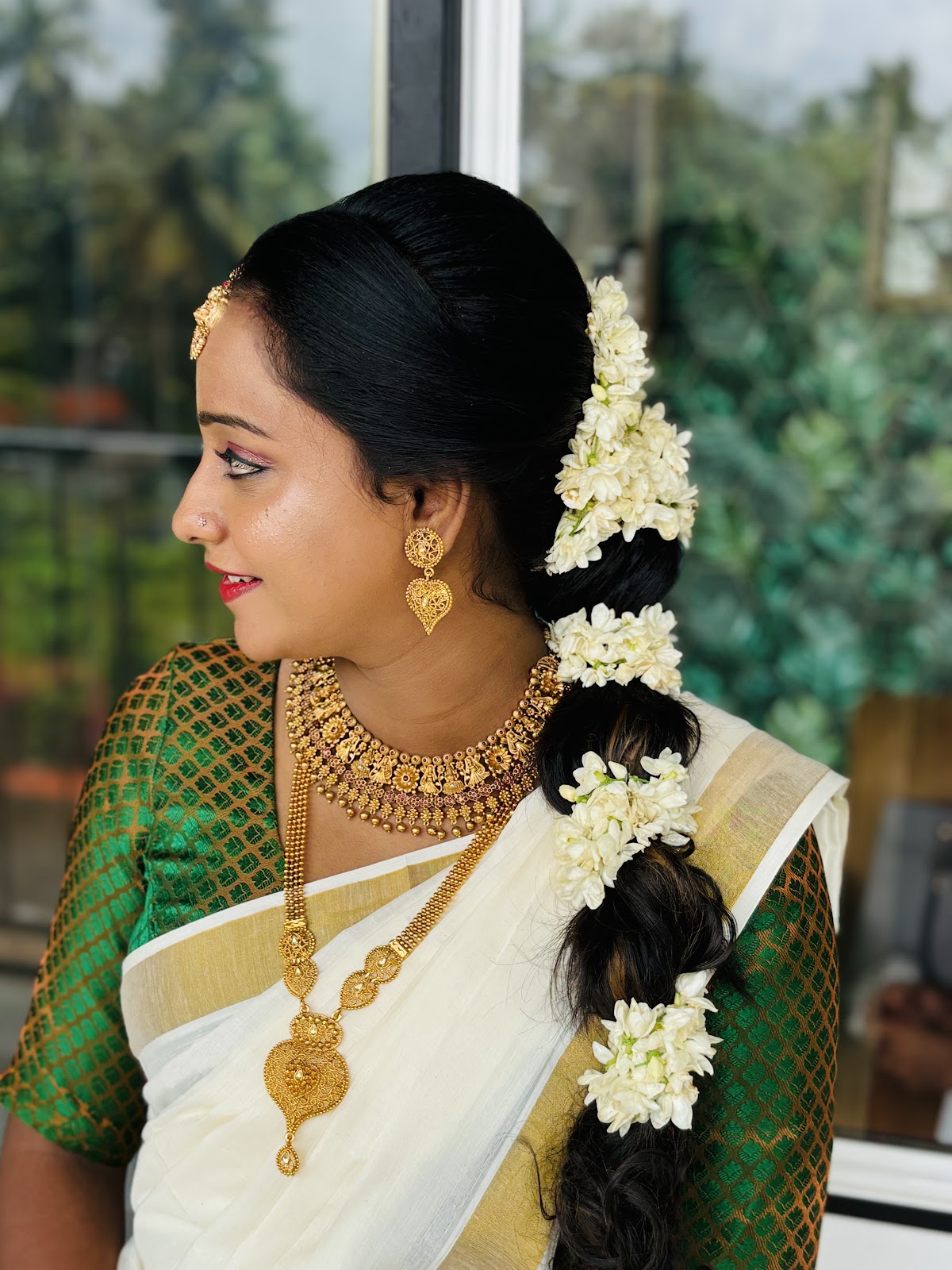 Thanuja makeup studio and family saloon