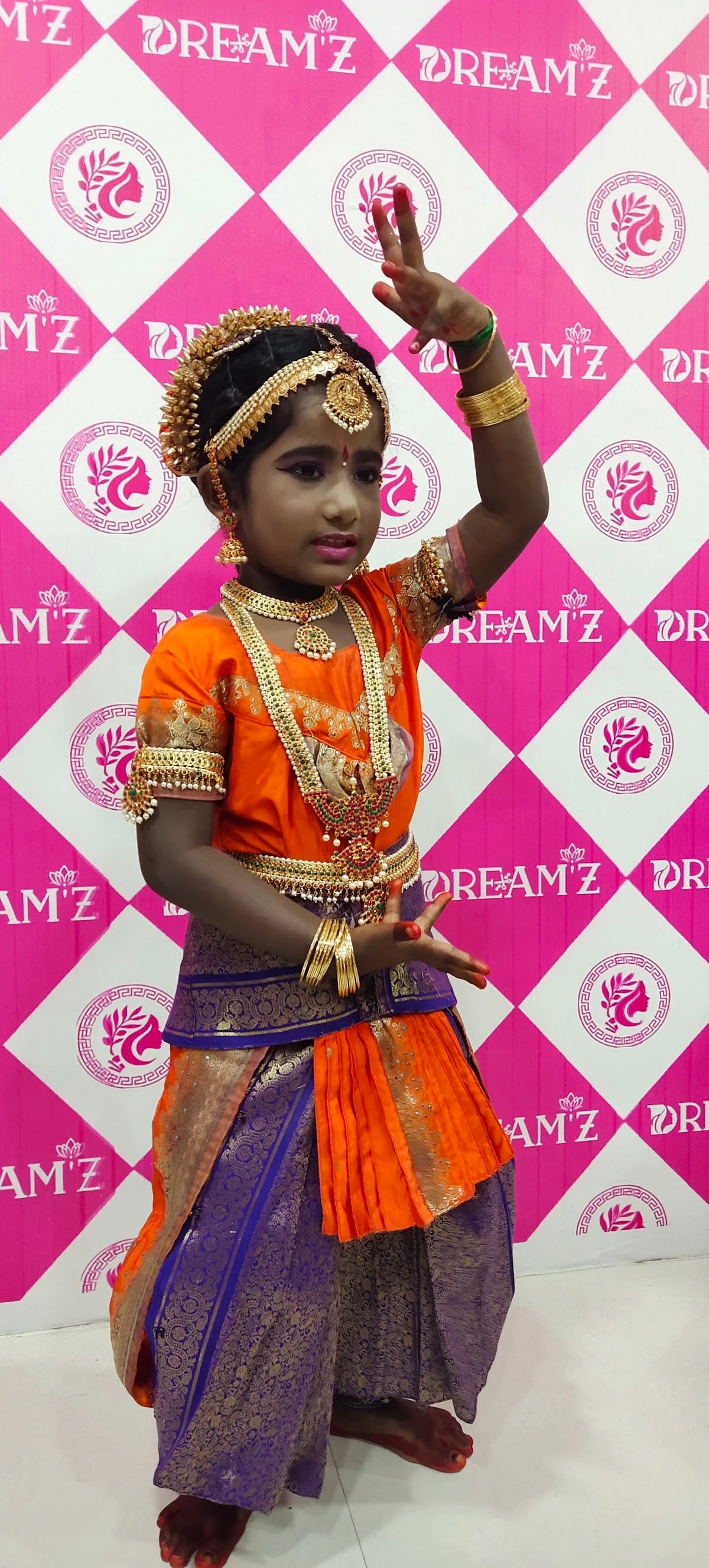Dhanushri Beauty Parlour