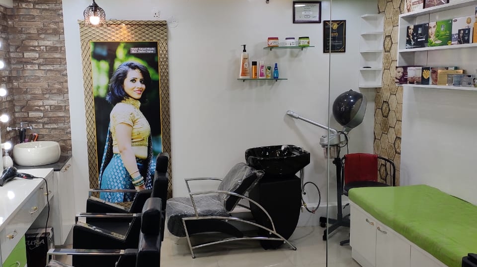 Ami's Beauty Salon and Makeup Studio