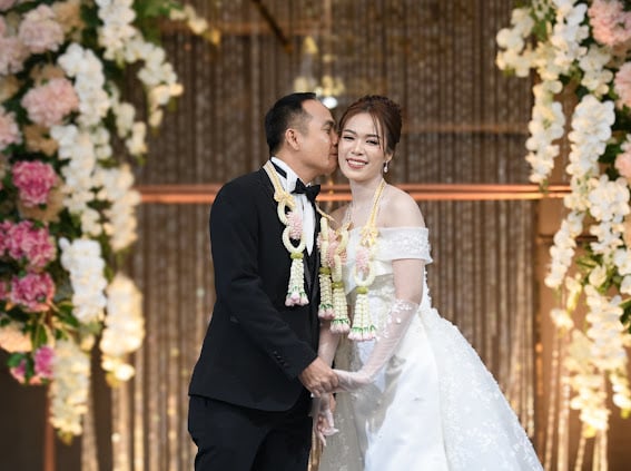 Modern Ris Wedding Studio