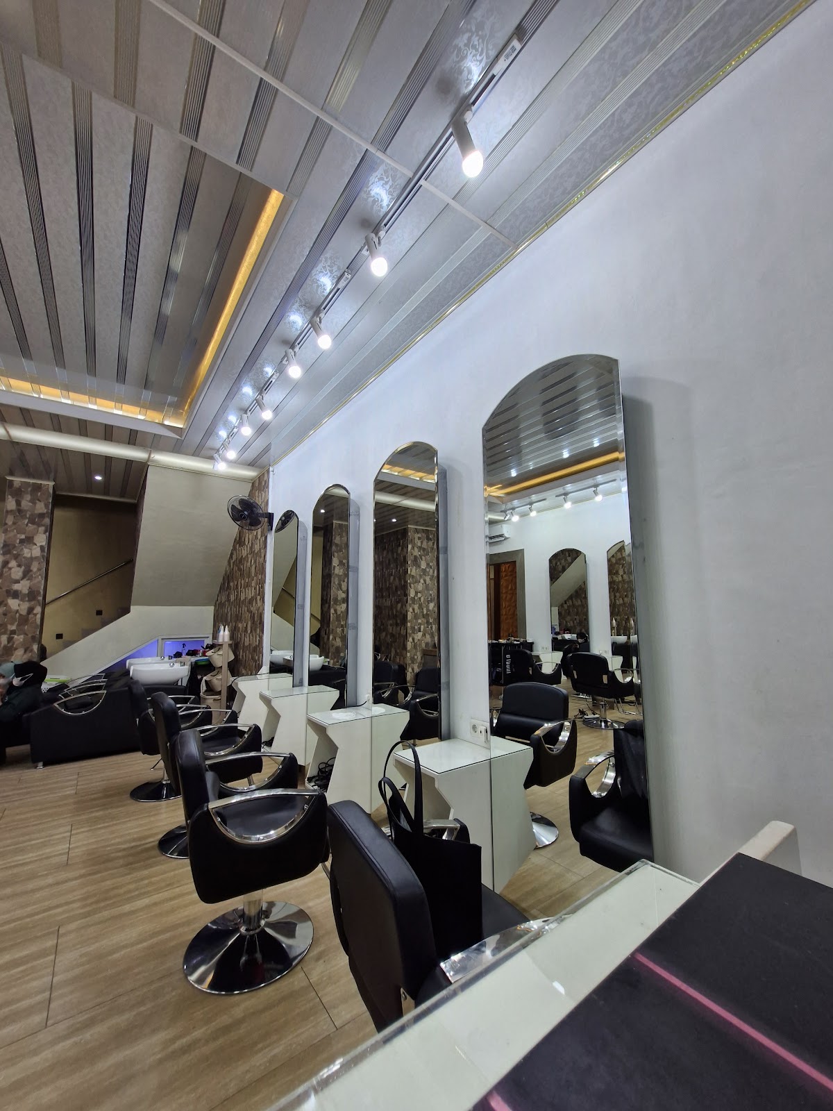 Yovie Hair Design