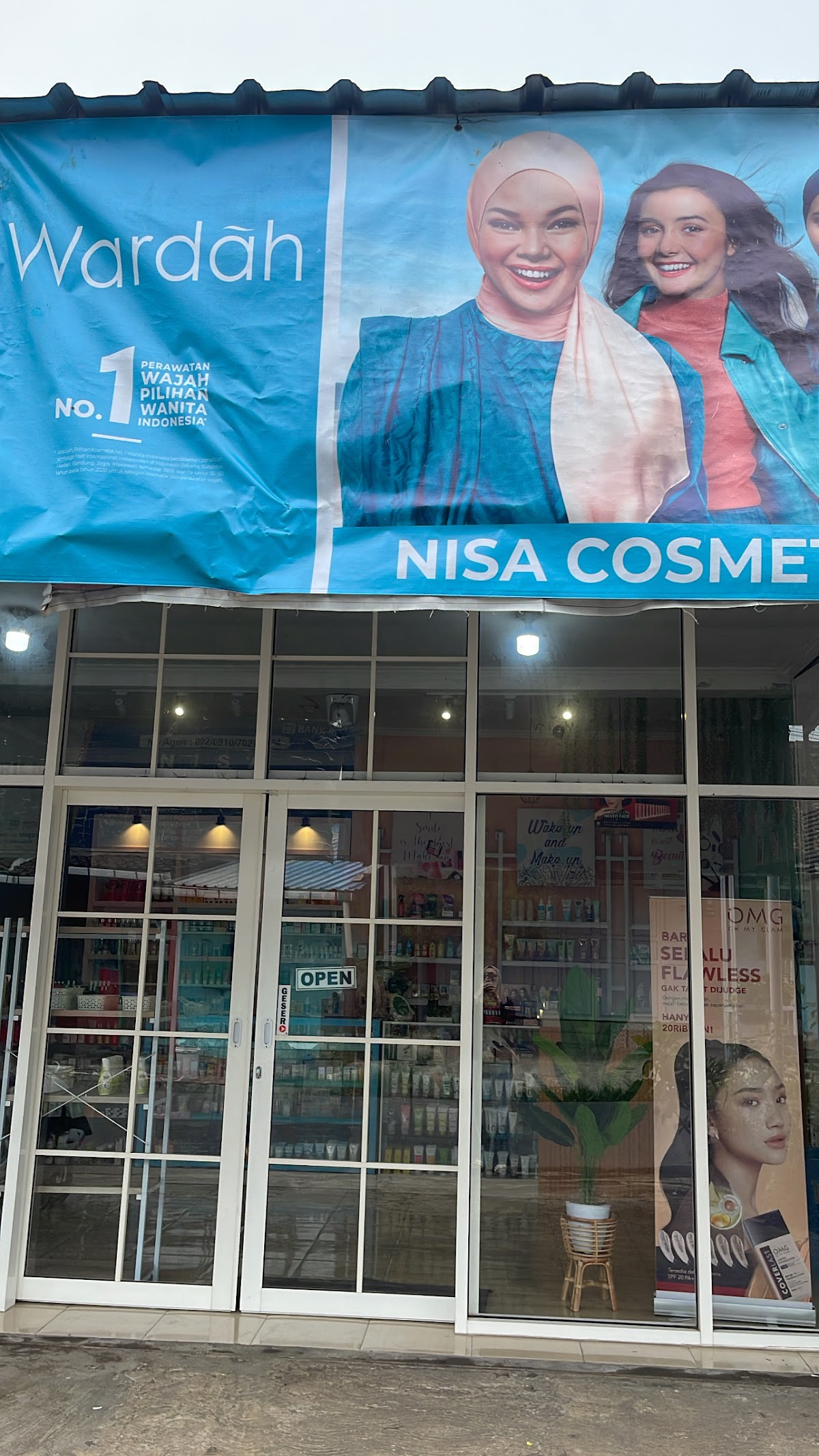 Nisa Cosmetics & Accessories
