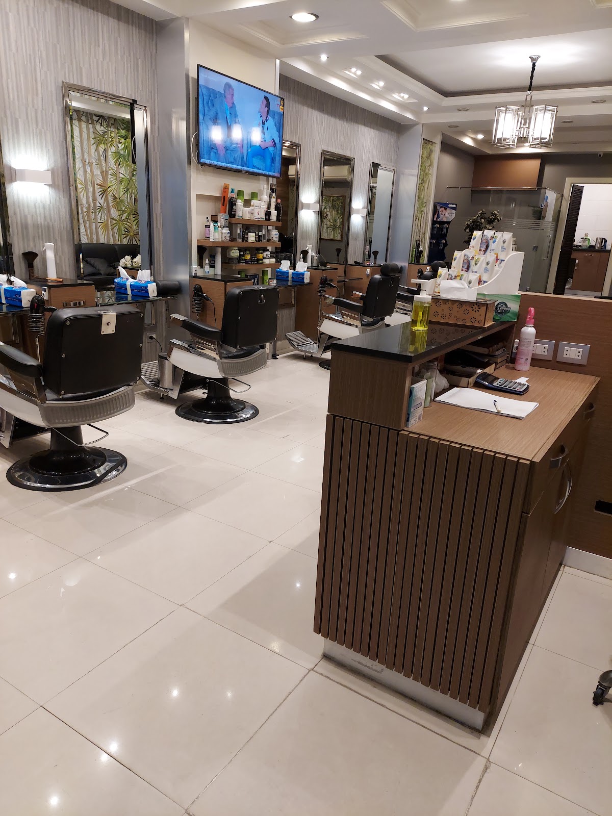 SALON LOURAN
