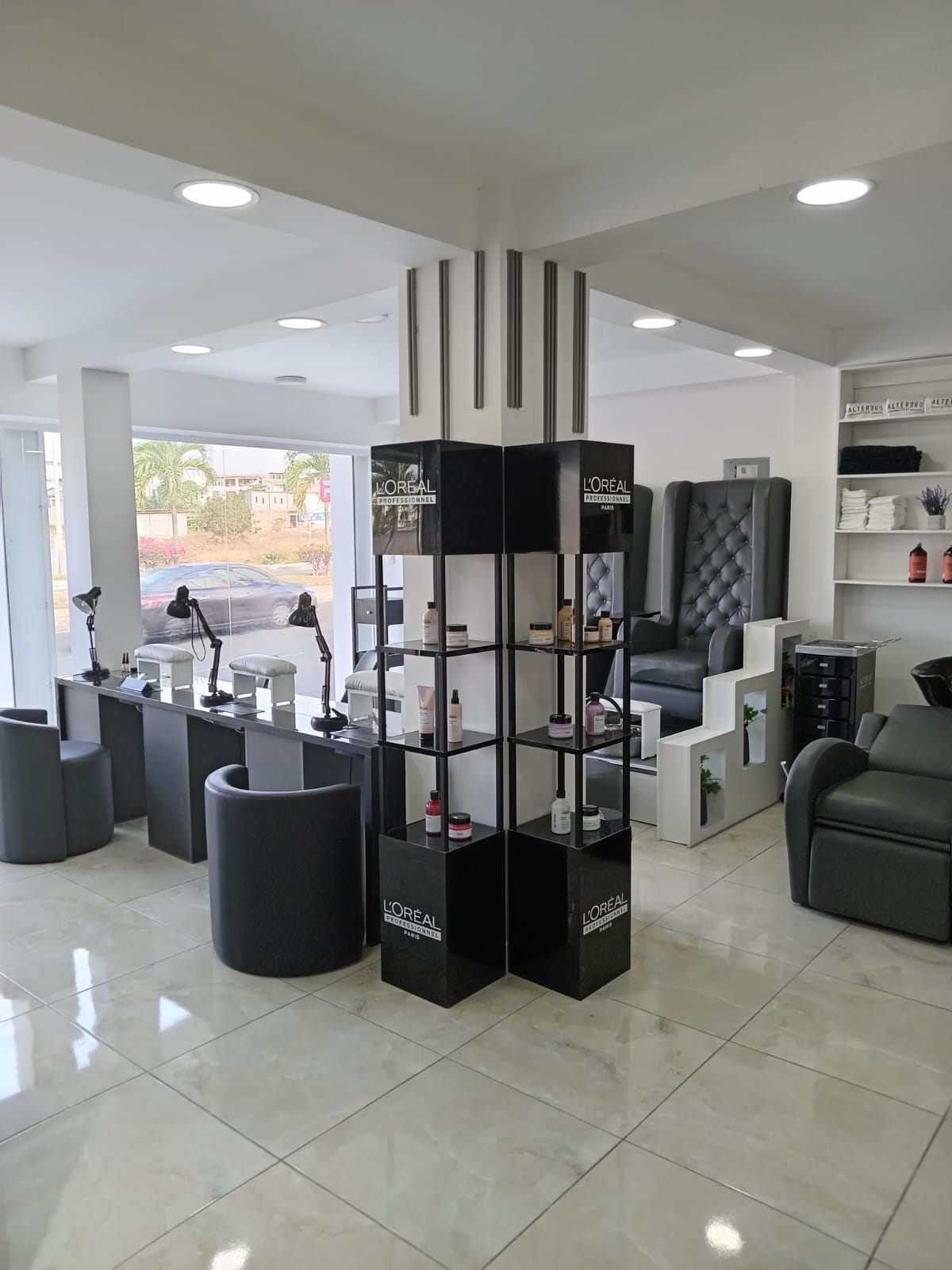 Alejandra Grisales Hair Style and Design