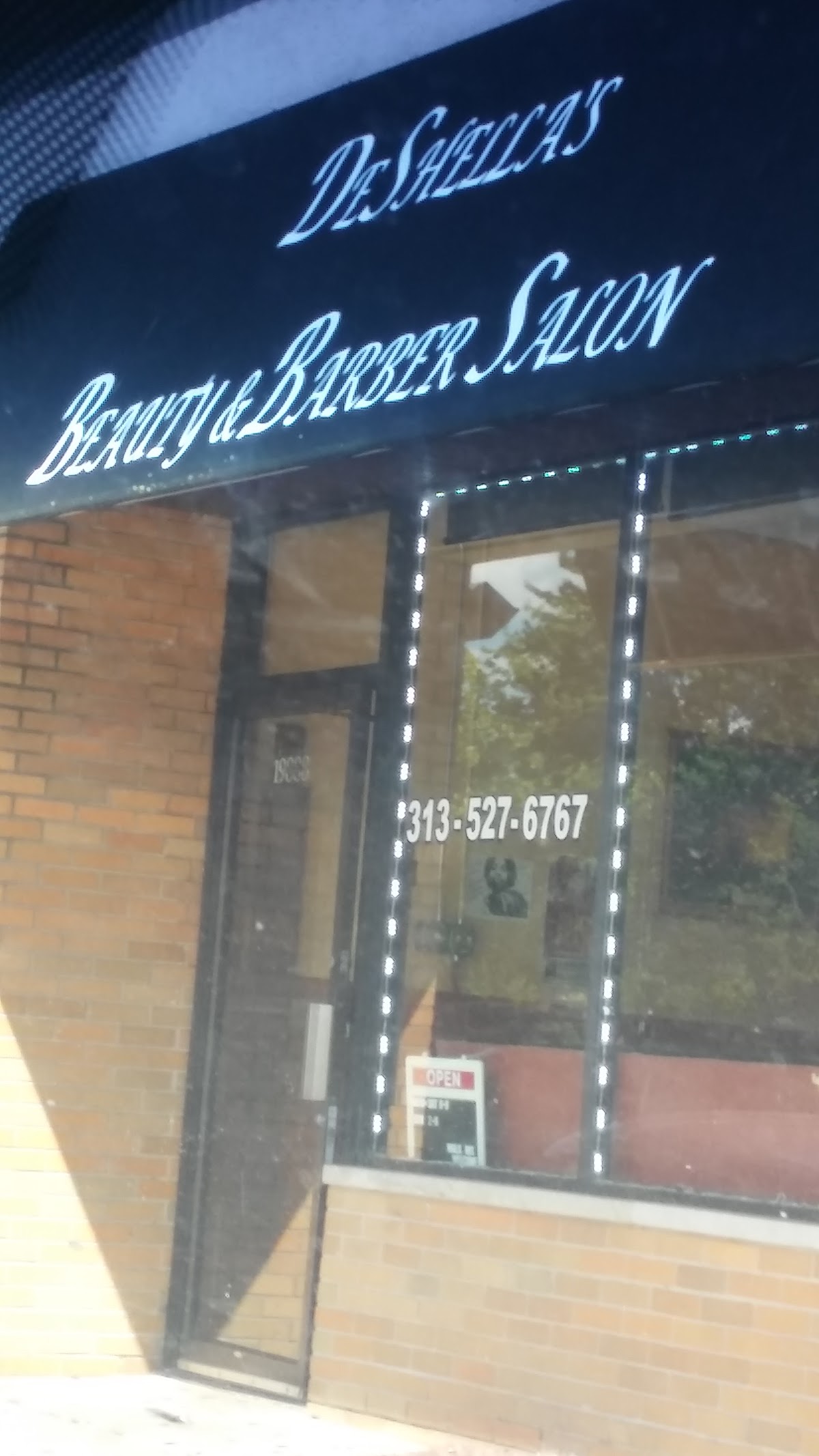 Deshella's Beauty & Barber Salon