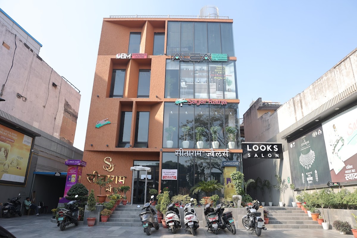 Looks Salon, Aryanagar Chowk