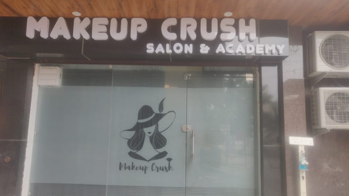 Best Salon & Makeup Artist In Rohtak - Makeup Crush
