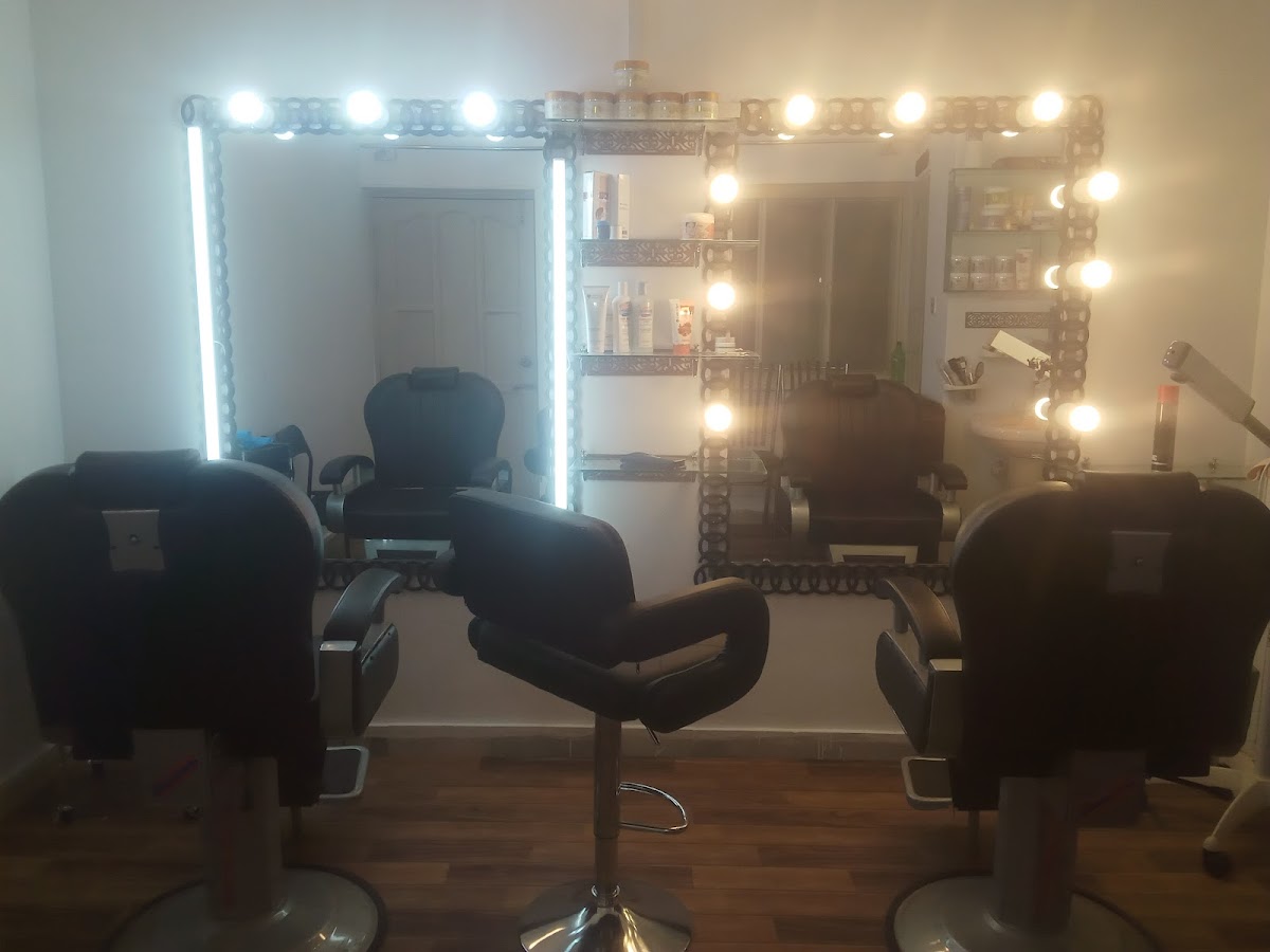 SIGNATURE SALOON