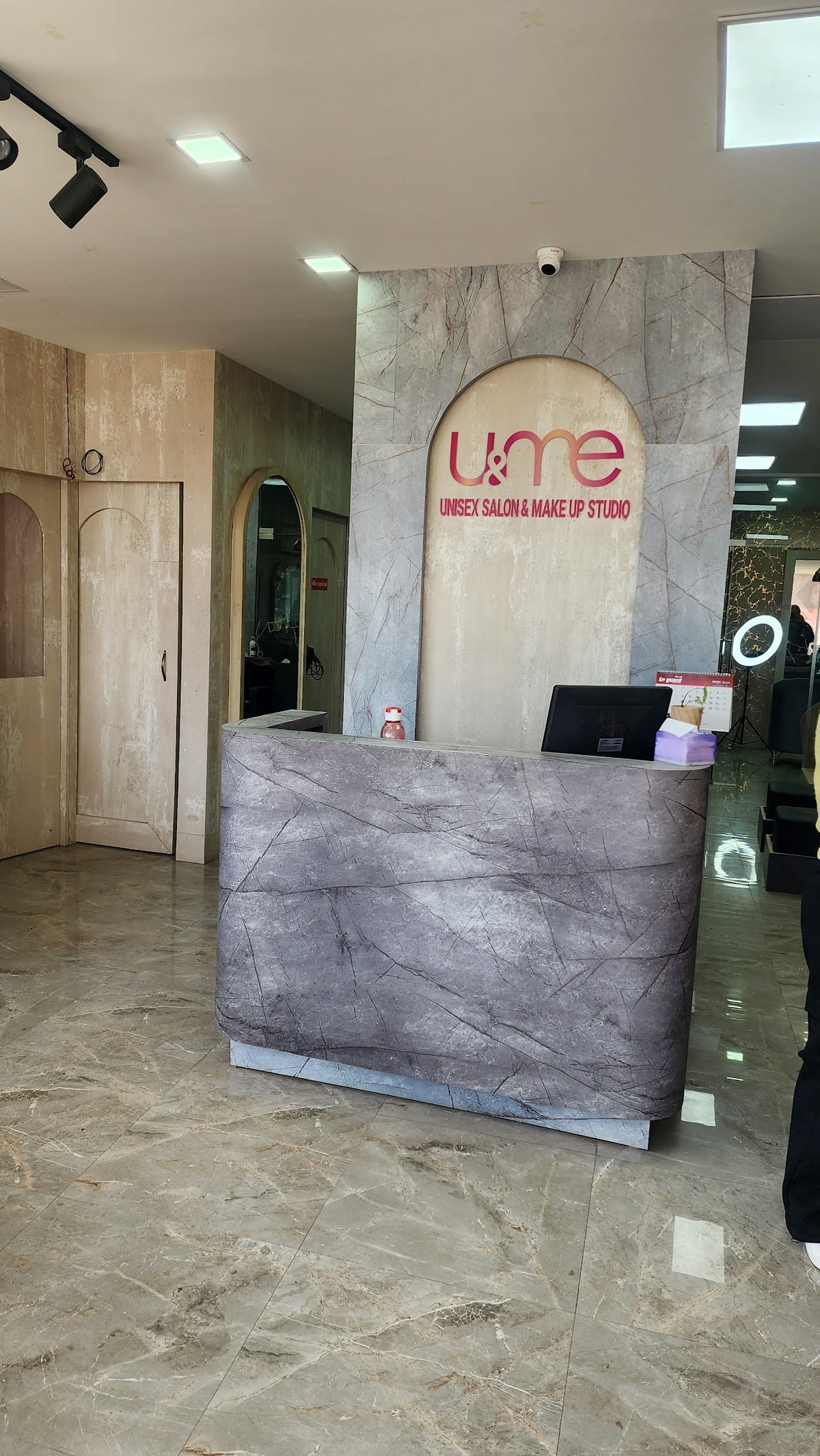 U&Me - Unisex Salon & Makeup Studio