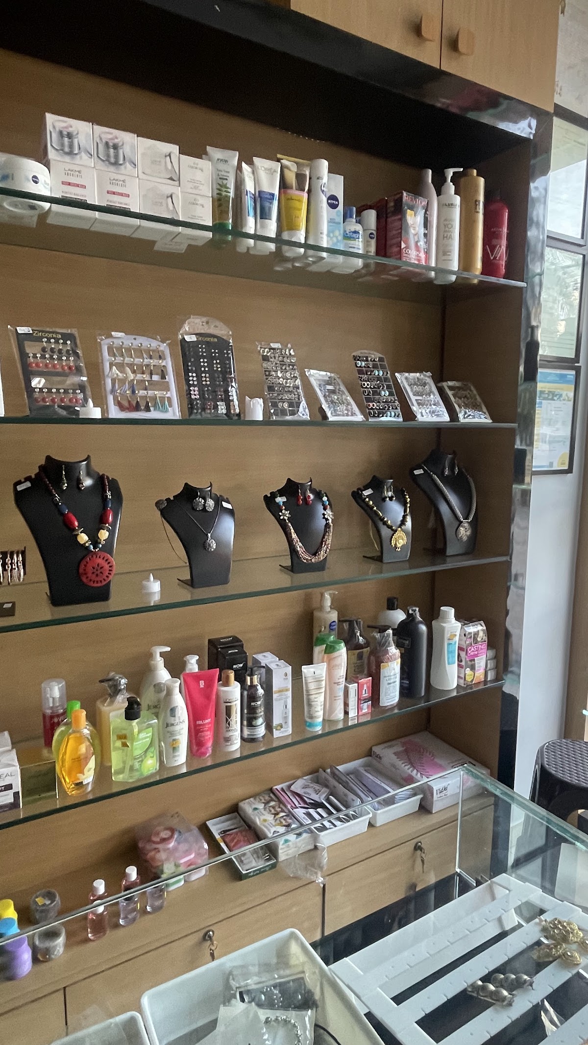 Aura Ladies Salon
