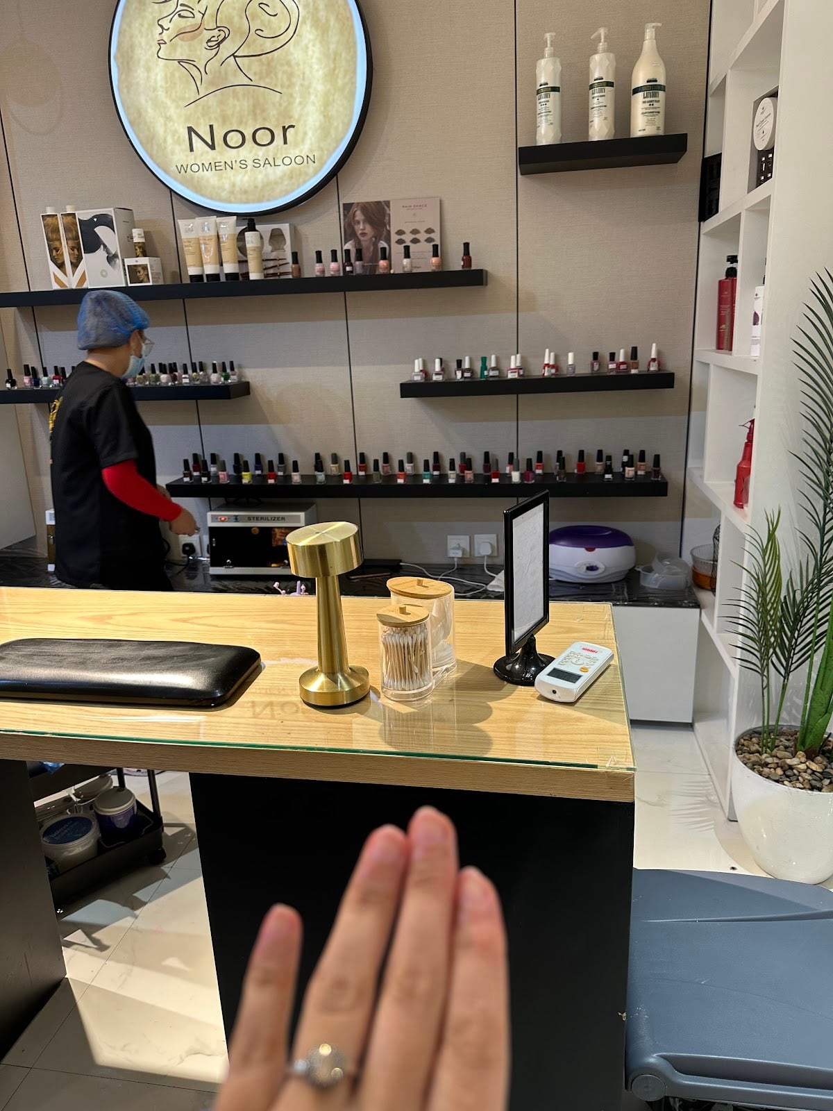 Hamsat Noor Women's Beauty Salon