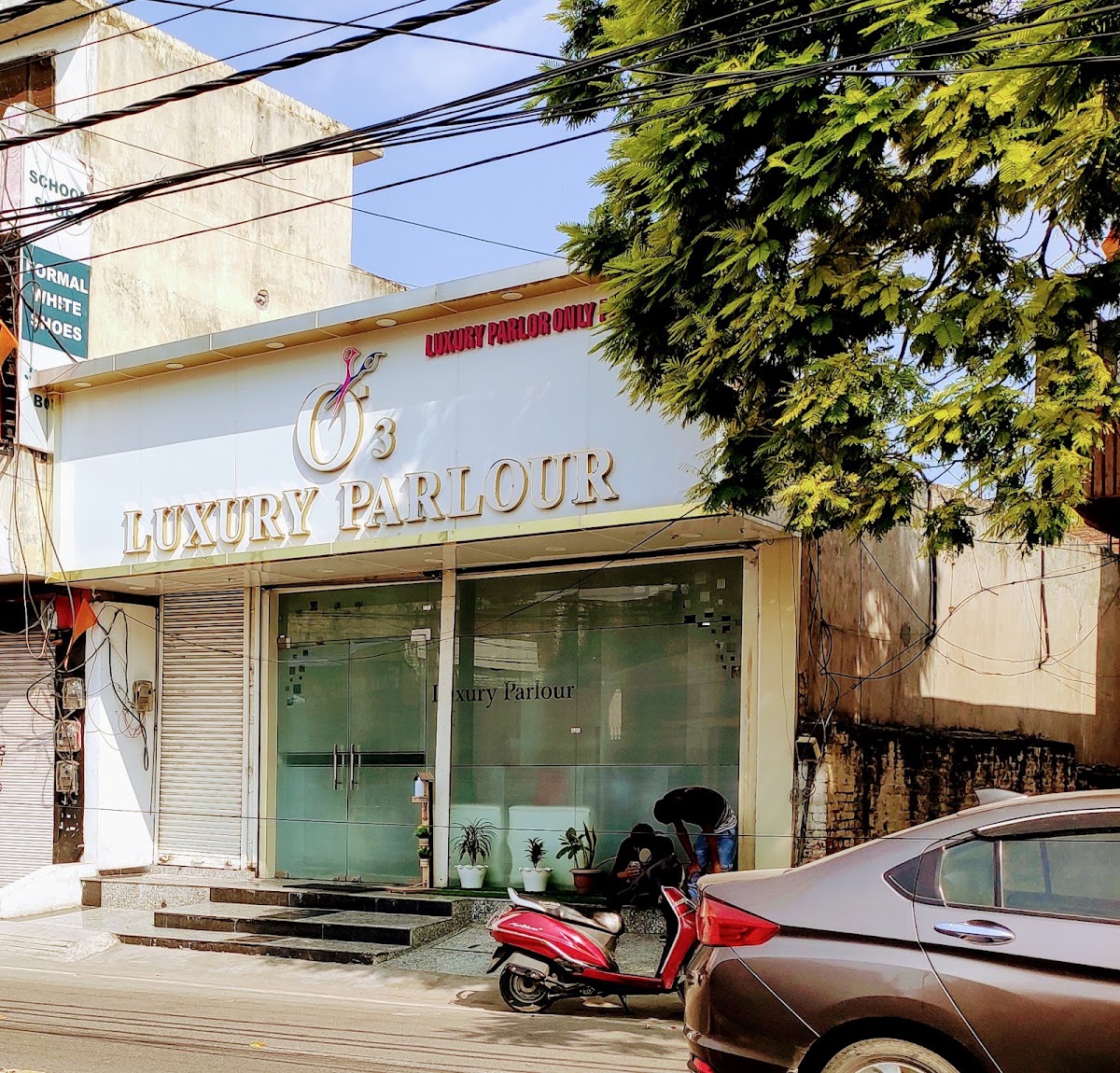 O3 luxury parlour .