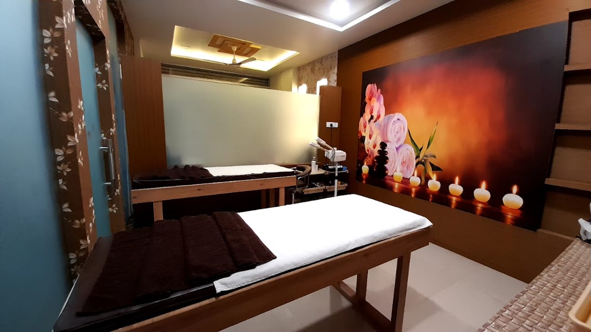 Mansi Beauty Salon & Makeup Studio