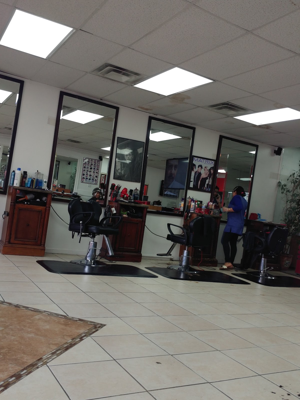 Maximiliano Salon Spa
