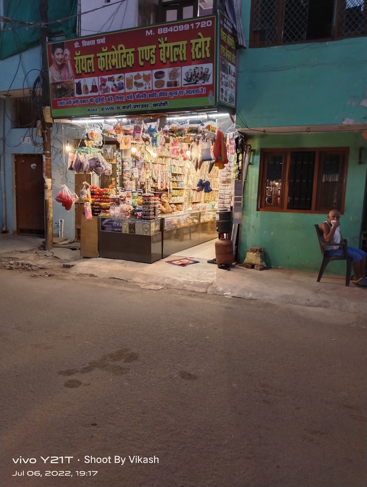 Royal cosmetic and bangle store