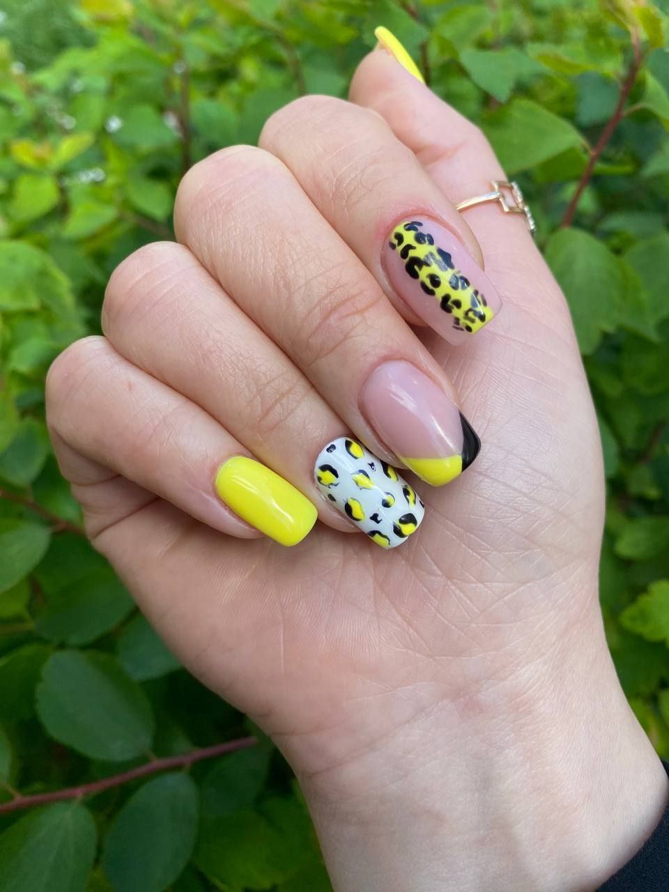 Mindal - Podology, Manicure, Pedicure, Makeup and Hairstyles