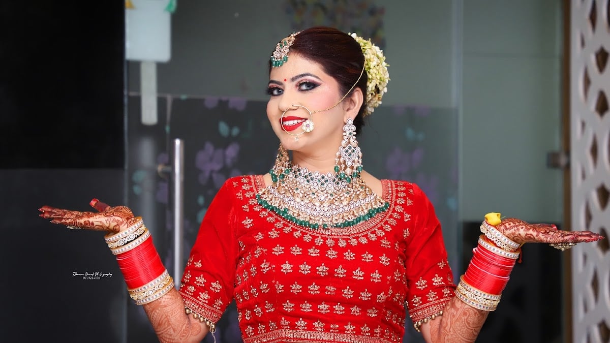 Glamour Oviya Makeup Studio And Salon