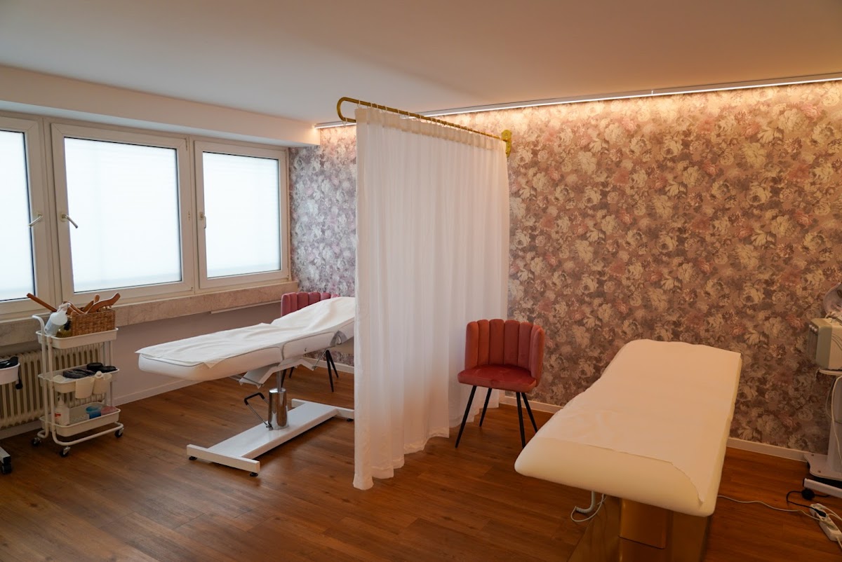 Cosmo Beautybar