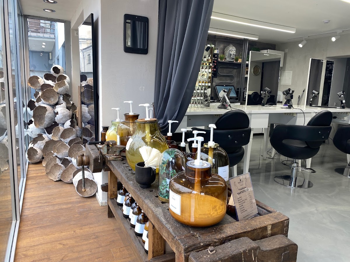Yury salon