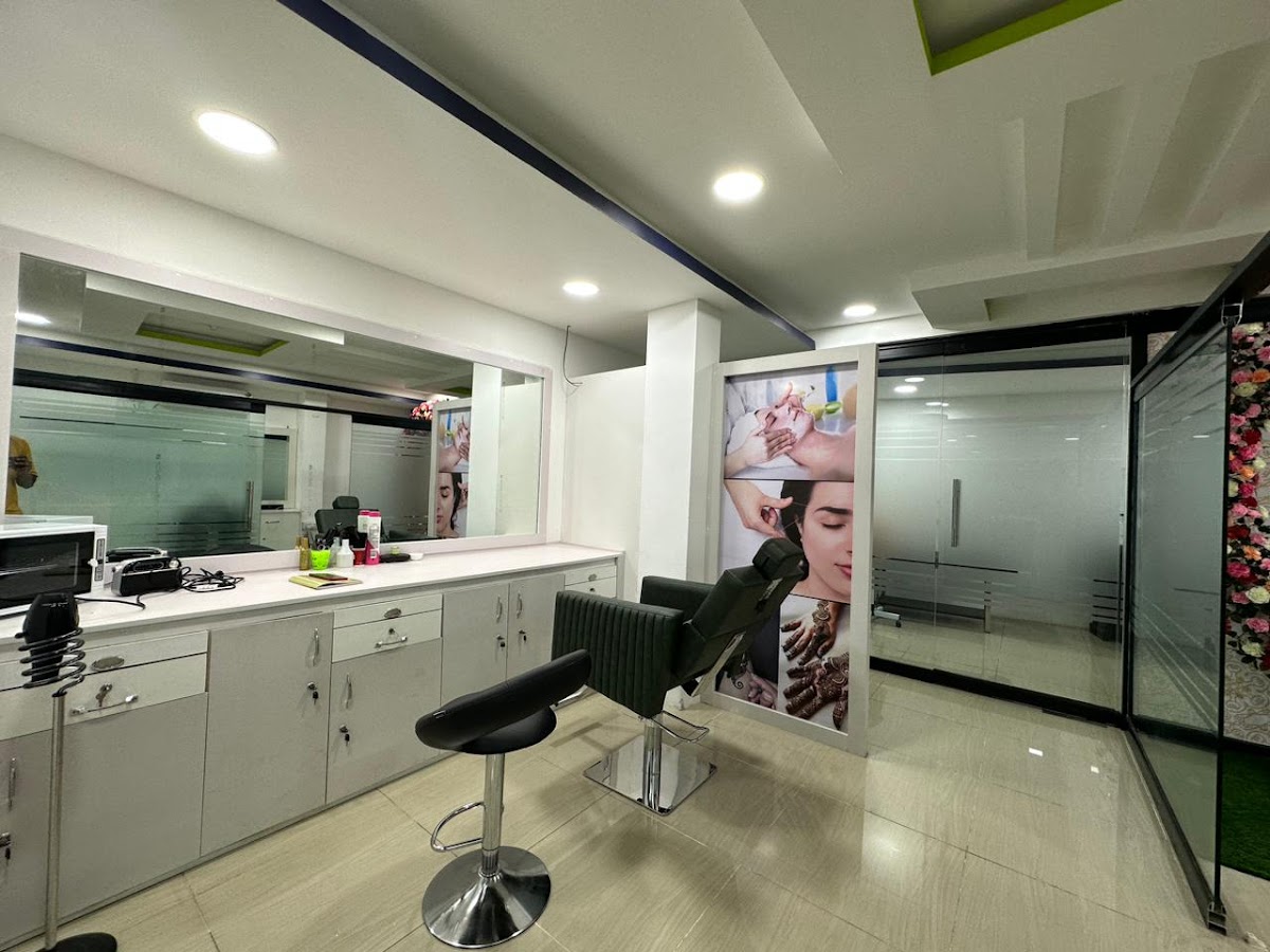 La Mannequin Beauty Parlour and Bridal Makeup Studio