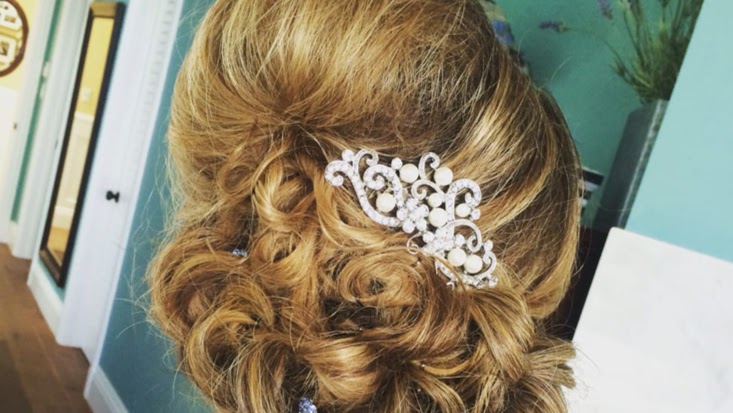 Dolled Up Beauty Bar