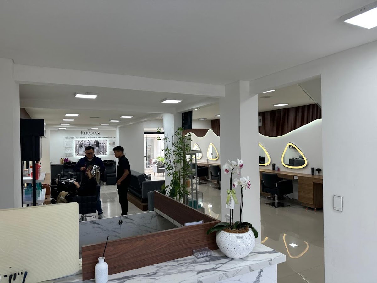H2O Hair Studio Los Cusis