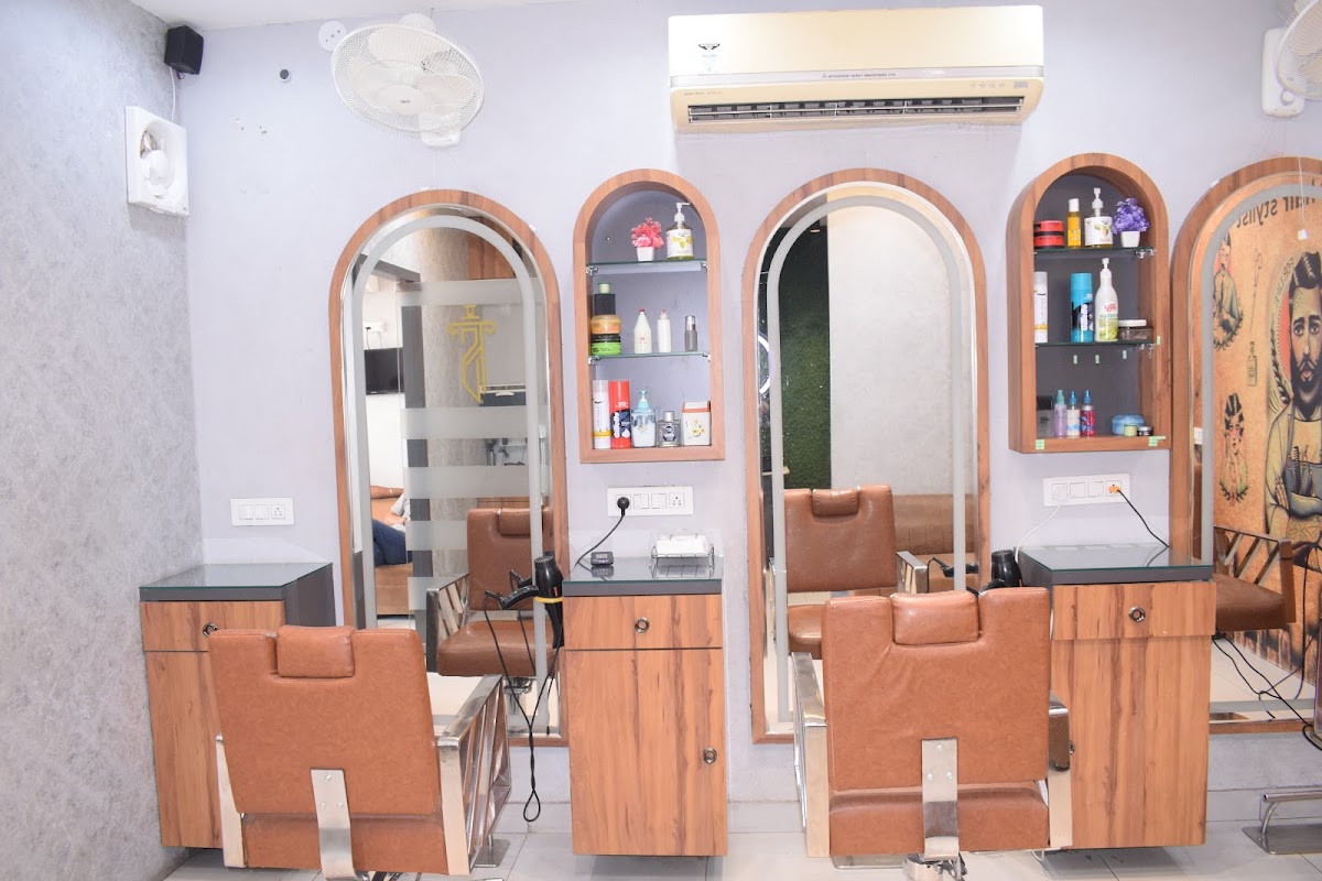 Famous Unisex Saloon & Academy
