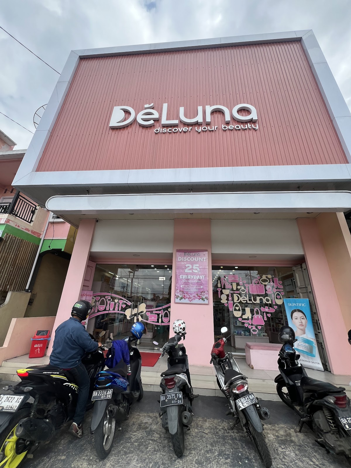 Deluna Beauty Store