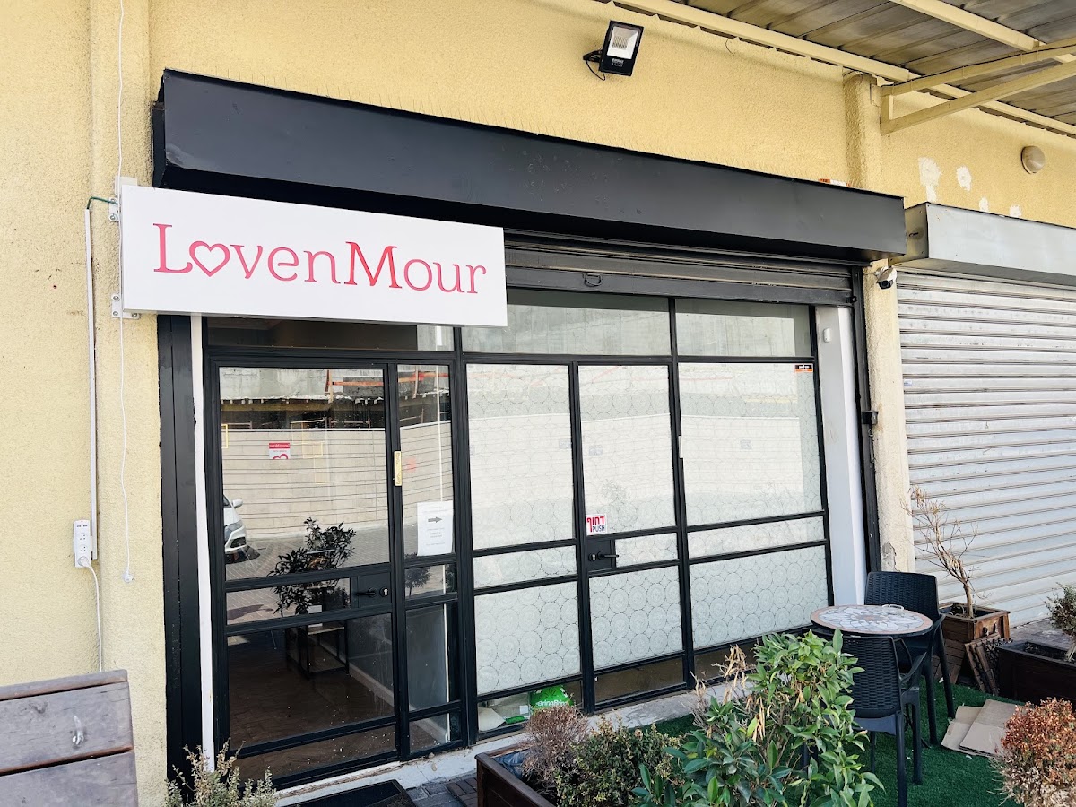 Loven Mour