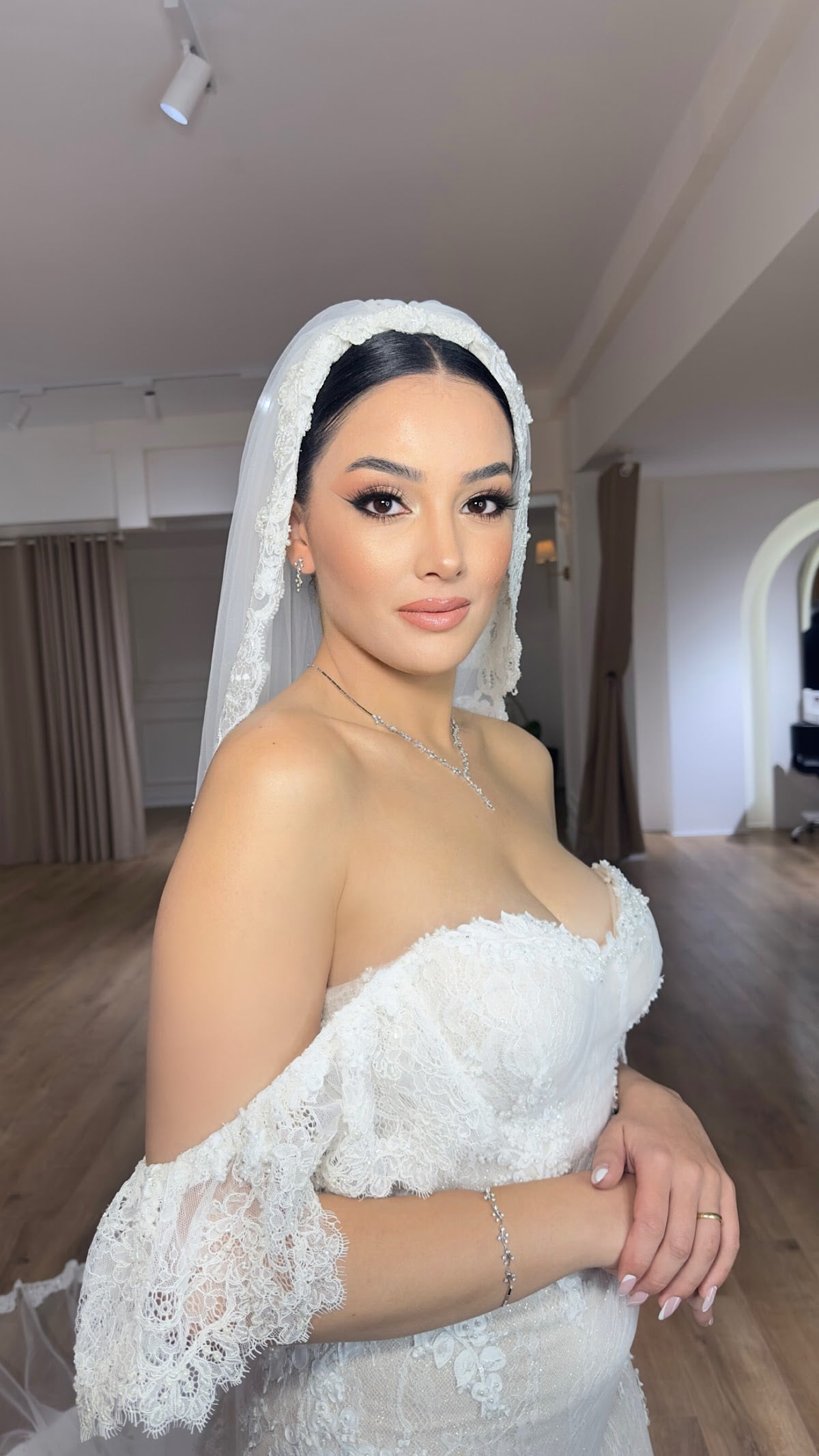 Mustafa Keloglu hair make up studio